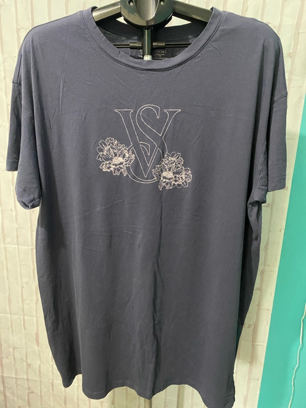 Victoria’s Secret Short Sleeve Embroidered Nightgown size XL